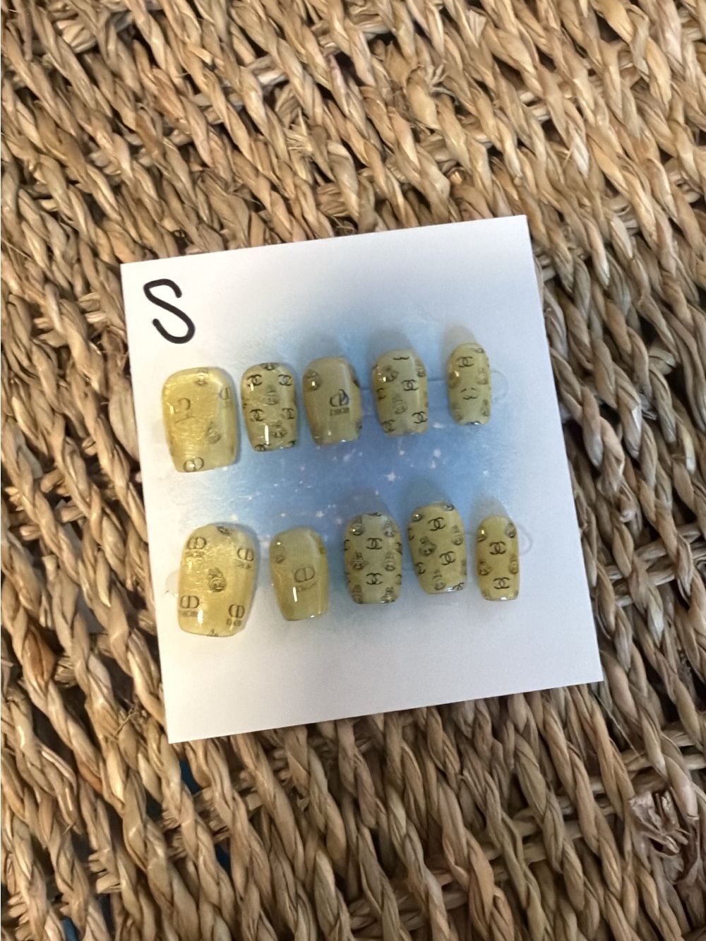 💛 new Yellow Press-On Nails with Gold Logo Print 💛